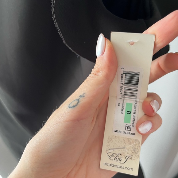 ELIZA J - OFF THE SHOULDER WITH FLOWER - Picture 3 of 3